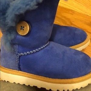 Kids/toddler bailey button uggs